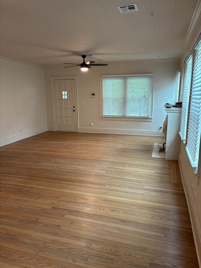 Building Photo - 537 S Yorktown Ave