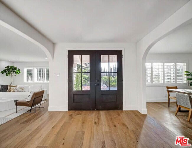 Building Photo - 4732 Del Moreno Dr
