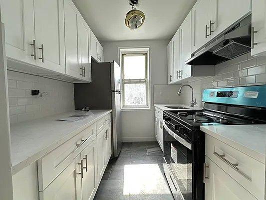 Primary Photo - 1 bedroom in BRONX NY 10471