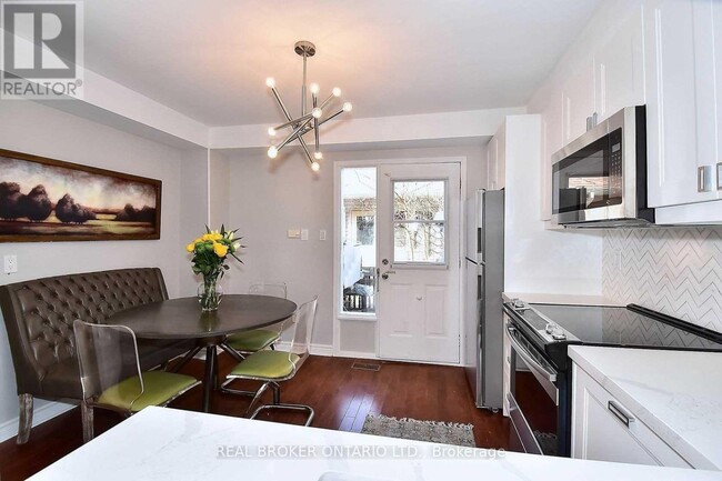 Building Photo - 9472 Sheppard Ave E