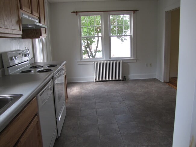 DINING - 326 S Burrowes St