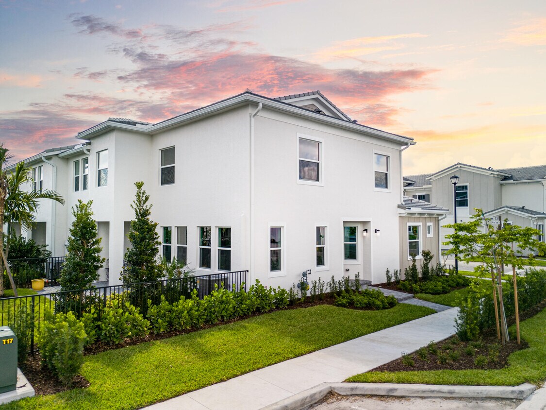 Foto principal - 16431 Millenium Ct