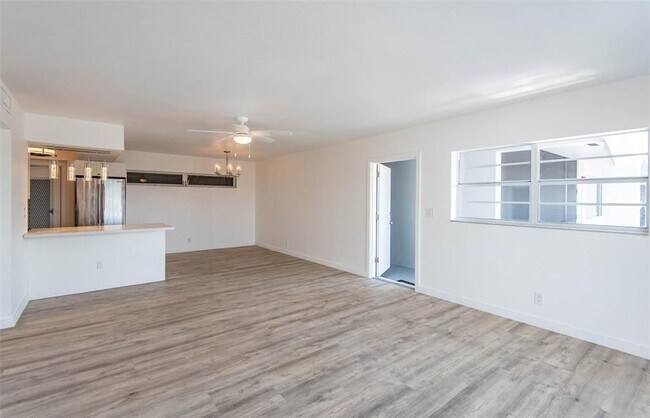 Foto del edificio - 651 Pine Dr
