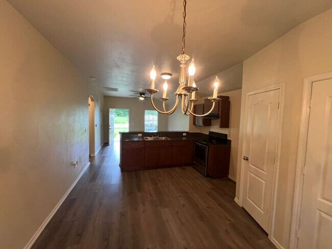Foto del edificio - 2 bedroom 1 bath - Move in Ready! New Pics coming soon