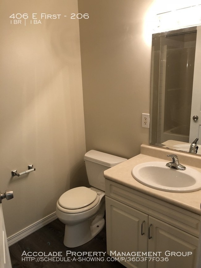 Building Photo - Studio Apartment with Nice Natural Light