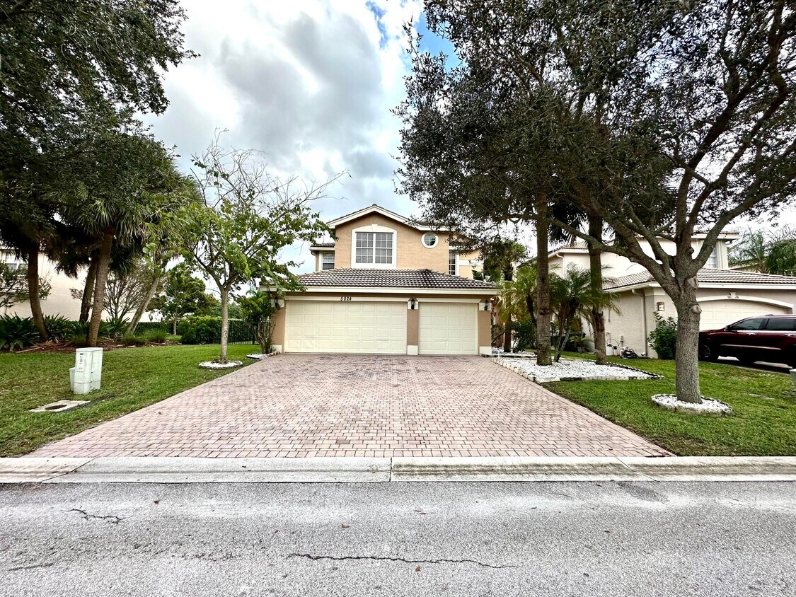 Foto principal - 5024 Nautica Lake Cir