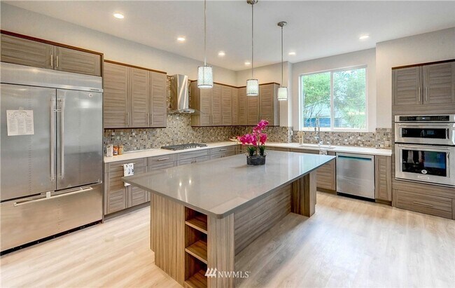 Foto del edificio - Newly Built Contemporary 5br Home on Spaci...