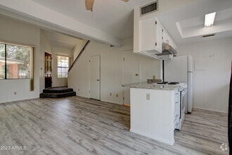 Building Photo - 2215 W Augusta Ave