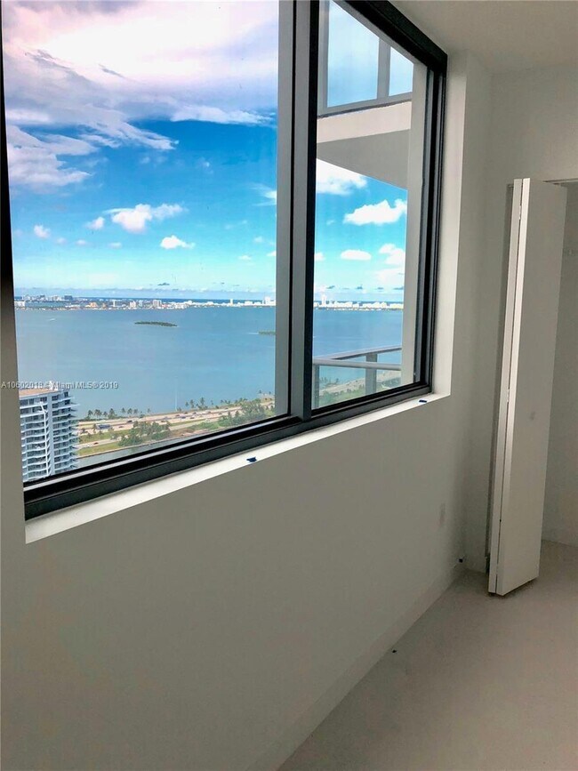 Foto del edificio - 501 NE 31st St
