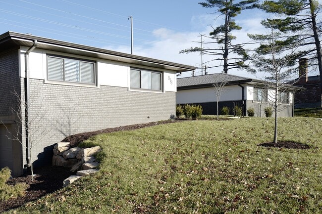 Building Photo - 818 Francis Pl