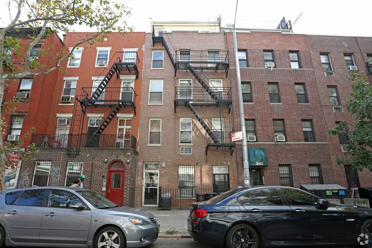 Foto del edificio - 352 E 19th St