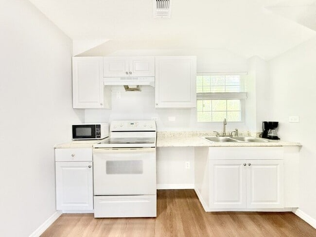 Building Photo - 425 F St