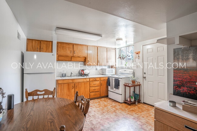 Building Photo - 547 E 400 N