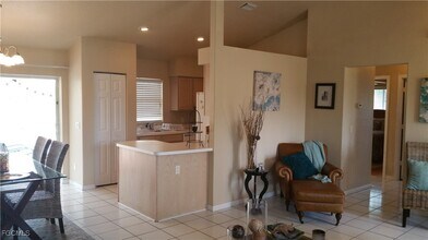 Building Photo - 162 SE 18th Terrace