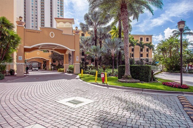 Foto del edificio - 3340 NE 190th St