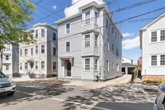 Building Photo - 74 Sutton St
