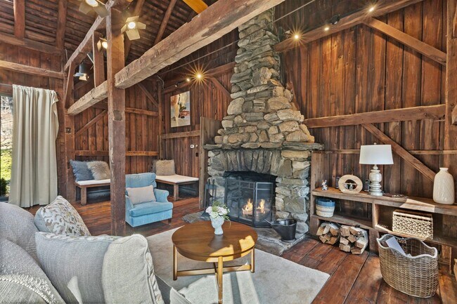 Foto del edificio - 200 Chestnut Ridge Rd