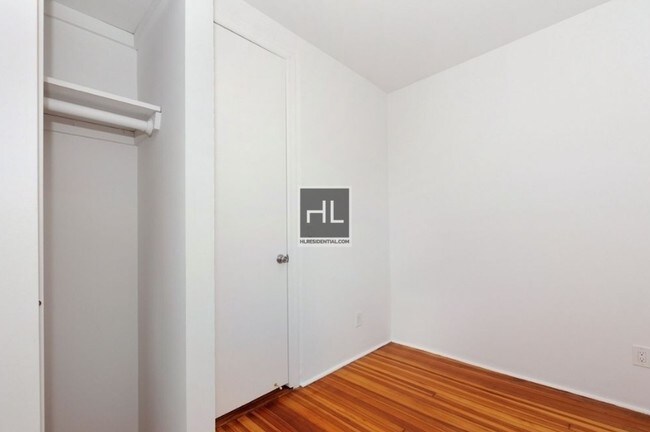 Foto del edificio - 264 E 2nd St