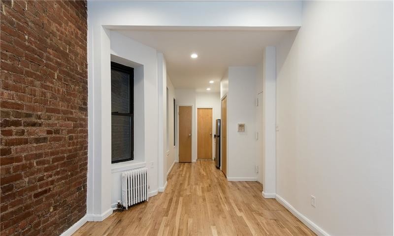 Primary Photo - 7 Jones St