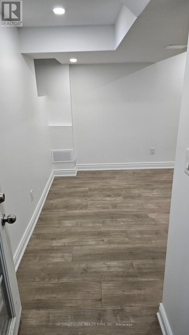 Building Photo - 17 Skelton Cres