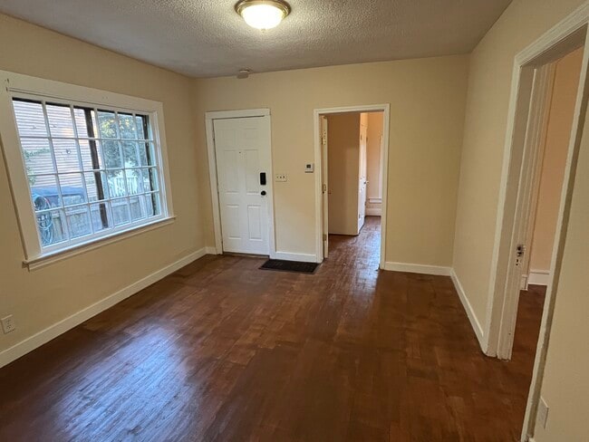 Building Photo - 749 Alpine Ave NW