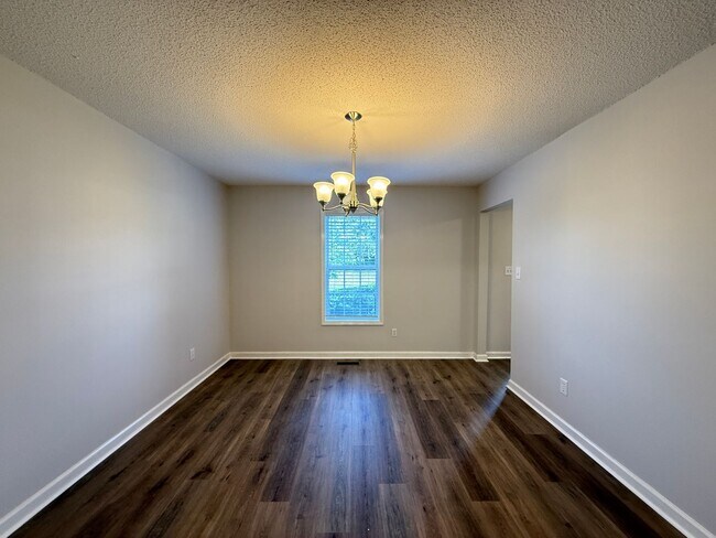 Foto del edificio - 5337 Moss Creek Ln