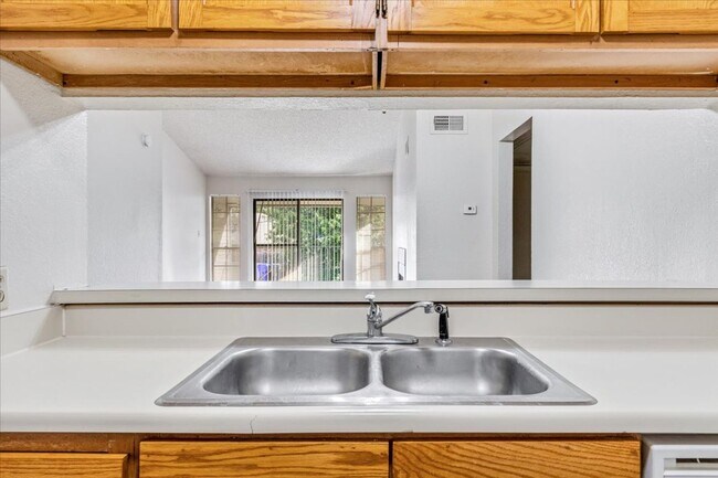 Foto del edificio - The Depot Apartment Homes *Upstairs*