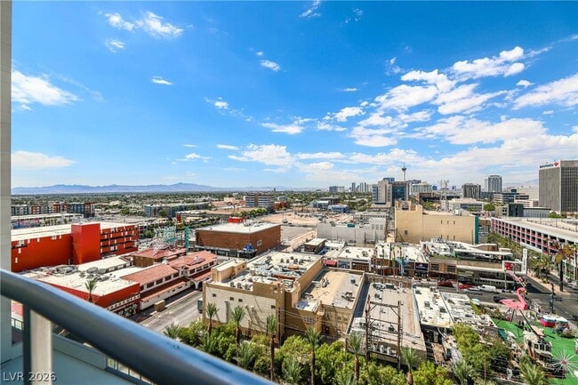 Building Photo - 150 S Las Vegas Blvd