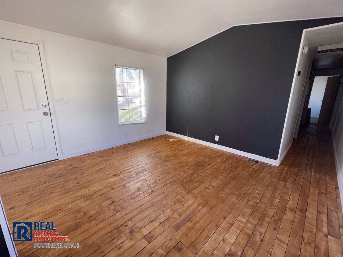Primary Photo - Perfect Location