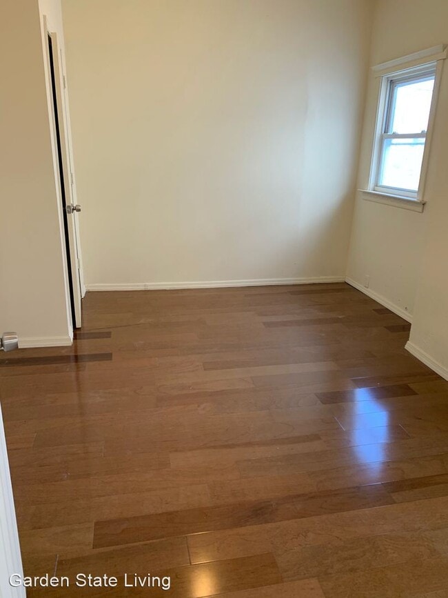 Building Photo - 4 br, 2 bath House - 359-361 South 18th St