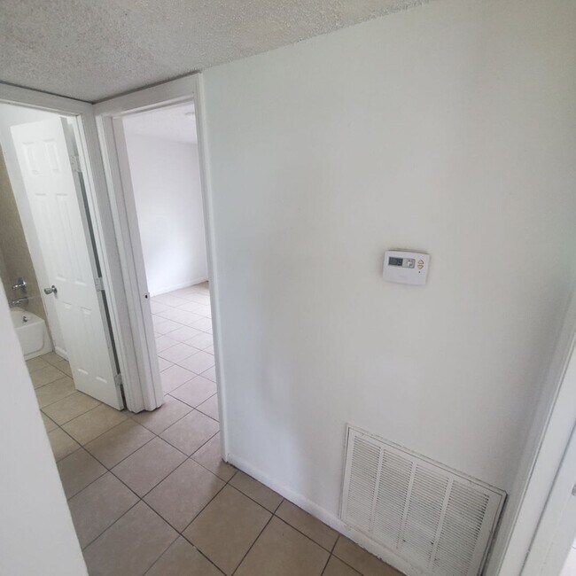 Foto del edificio - Ernest Dr