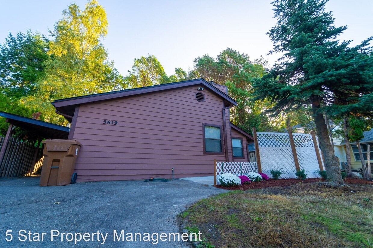 3 br, 1 bath House 5619 S. Cheyenne Street House Rental in