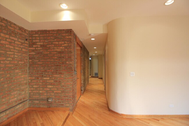 Building Photo - 2118 W 35th St