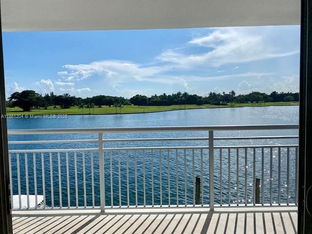 Foto principal - 9250 W Bay Harbor Dr