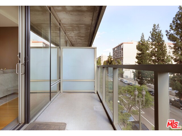 Foto del edificio - 1155 S Grand Ave