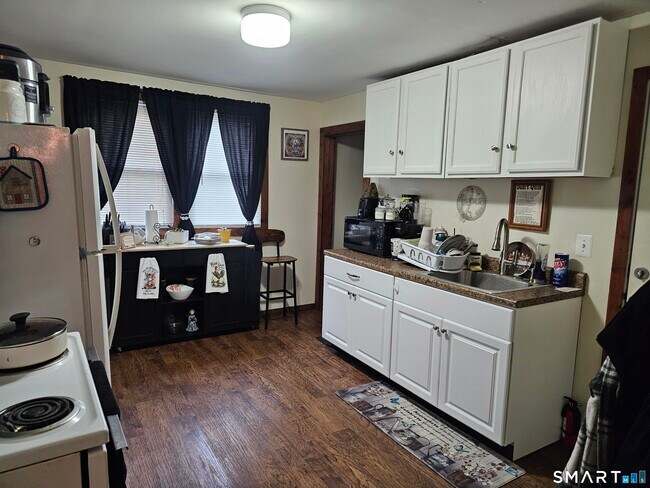 Foto del edificio - 34 Terryville Ave