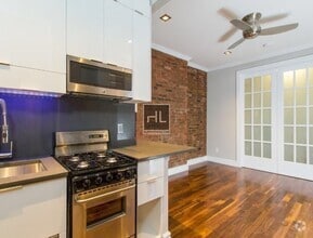 Building Photo - Mott Street