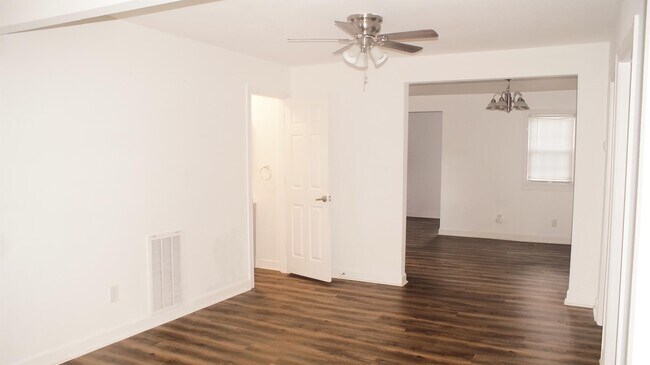 Building Photo - 810 Hughes Ave