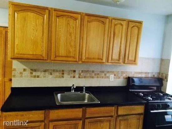 Building Photo - 20 Herkimer Ct