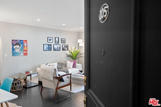 Foto del edificio - 625 Flores St