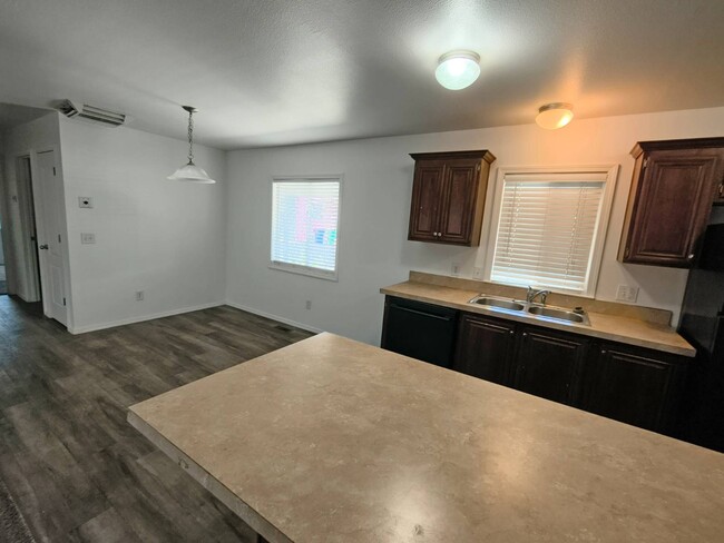 Foto del edificio - 386 Petrol Rd