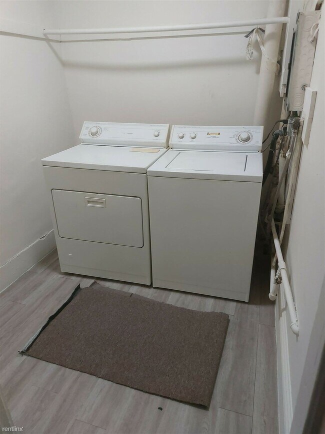 Building Photo - 2 br, 1 bath Duplex - 40 Summer St 2-54