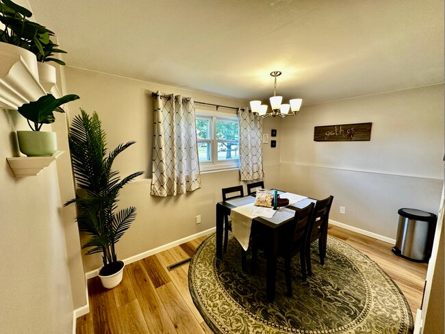 Foto del edificio - 5801 Williamsburg Way