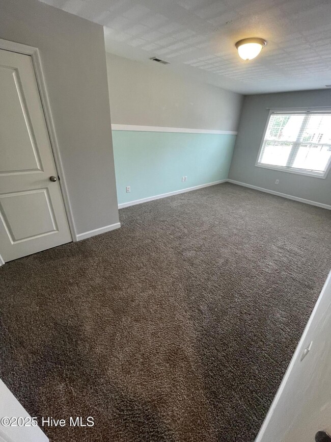 Building Photo - 146 Broadleaf Dr