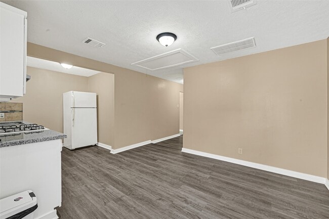 Building Photo - 502 Live Oak St