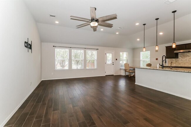 Foto del edificio - 21606 Bluejay Blvd