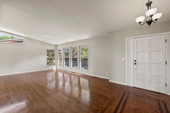 Foto del edificio - REMODELED ROCKRIMMON RETREAT | 4BD + OFFICE - Security Deposit Waiver Available