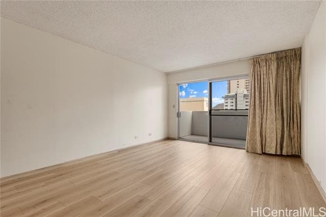 Building Photo - 2421 Ala Wai Blvd