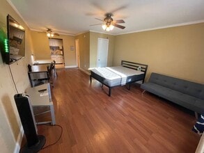 Building Photo - 405 Dunwoody St