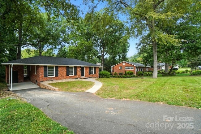 Building Photo - 332 Seneca Pl